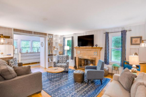 4 Mi to Skiing Cottage with Fire Pit in Richmond!
